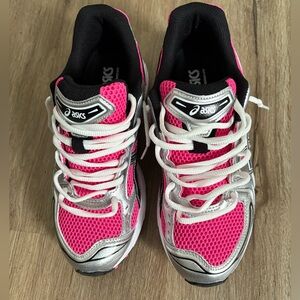 Pink asics brand new never worn size 10 with box